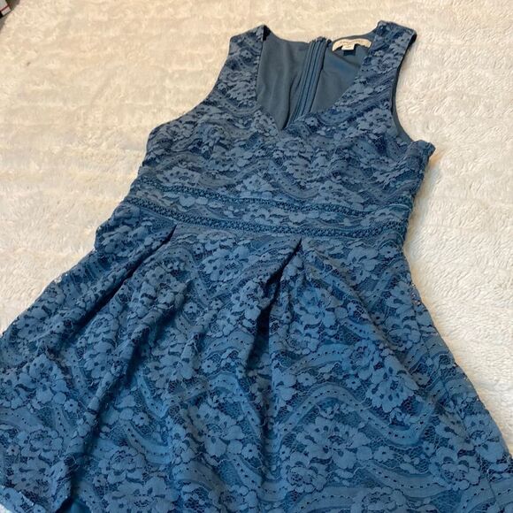 Francesca’s Teal / Turquoise /  Blue Lace Sleeveless Flowy Top - Picture 10 of 14